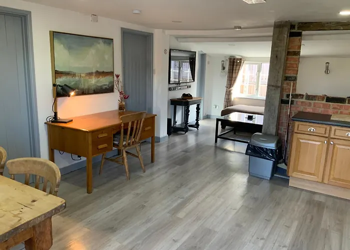 Woodpecker Cottage At Frog Trotters Cottages