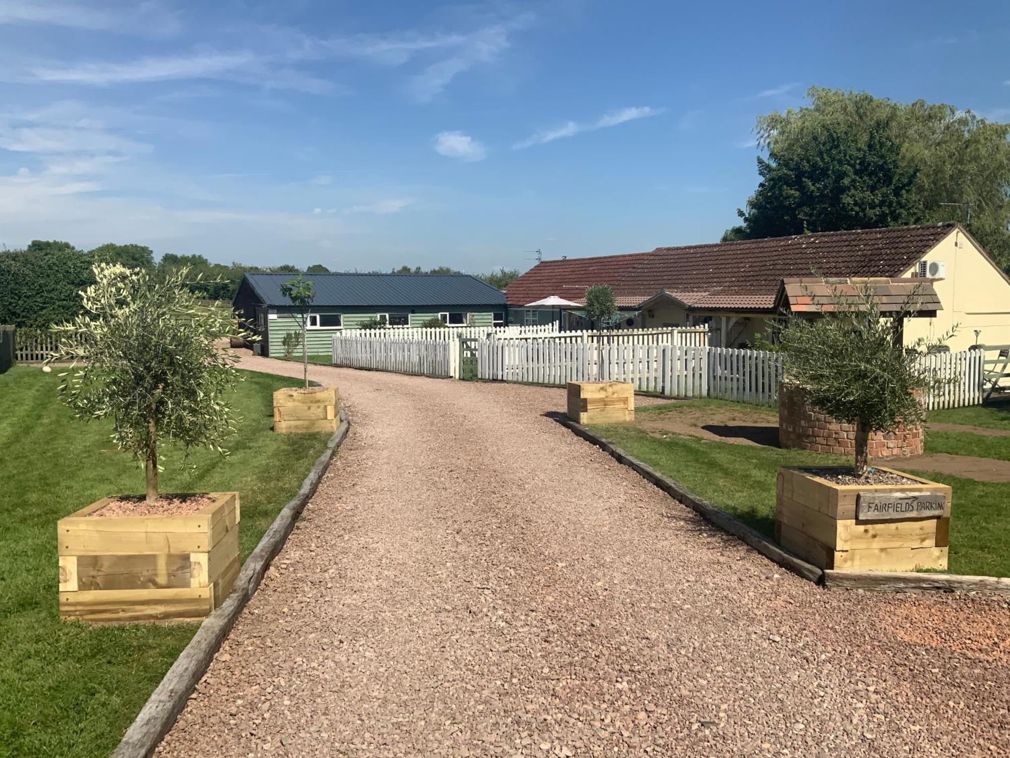 Holiday home Woodpecker At Frog Trotters Hartpury